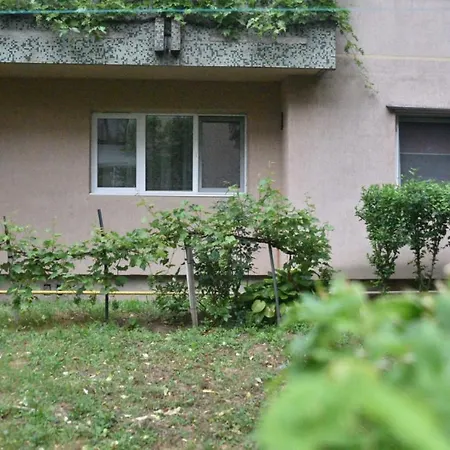 Apartament 3 *