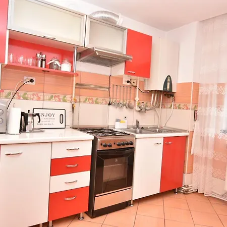 Apartament 3 *